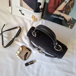 Torebka damska Kelia Suede 21 zamszowa – czarna